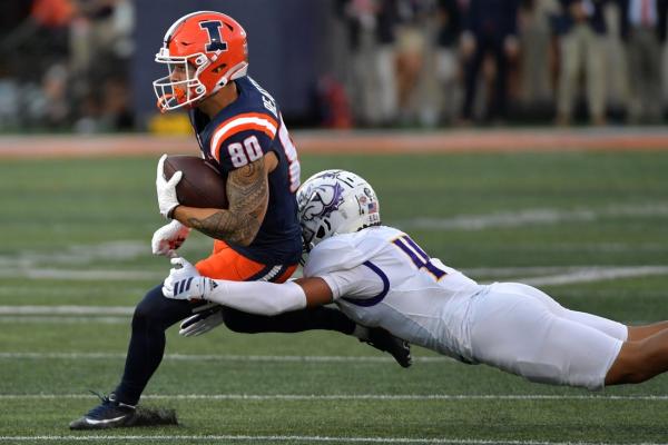 Luke Altmyer powers No. 12 Illinois to opening blowout of WIU