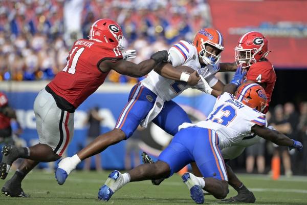 No. 2 Georgia overcomes errors to down Florida