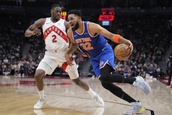 Knicks hold off Raptors after nearly blowing 23-point lead