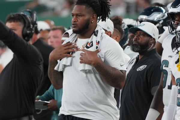 Eagles DT Jalen Carter ejected for spitting on Dak Prescott at start of game