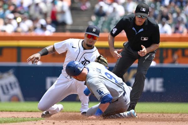 Tigers roar back from 5-run deficit to stun Dodgers thumbnail