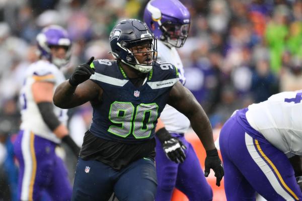 Reports: Seahawks re-sign DT Jarran Reed, LB Ernest Jones IV