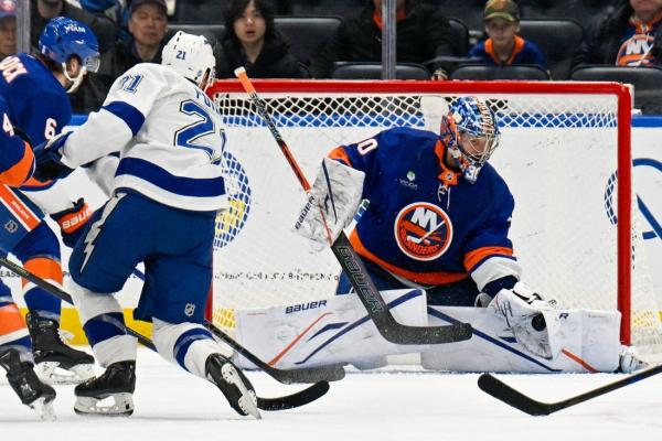 Islanders get scoring from all over in win over Lightning