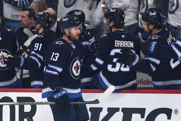 Connor Hellebuyck, Jets blank Stars, level series 1-1