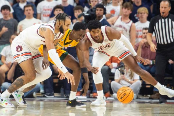 No. 11 Auburn buries 16 3-pointers in rout of Vermont