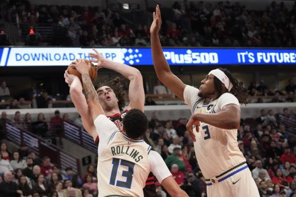 Giannis Antetokounmpo returns to lead Bucks past Bulls