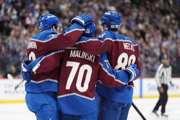 Avalanche blank Sharks, extend winning streak to 10 games