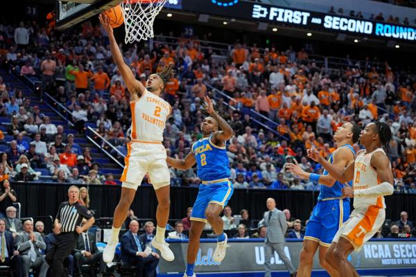 No. 2 Tennessee catches fire in 2nd half to put away No. 7 UCLA