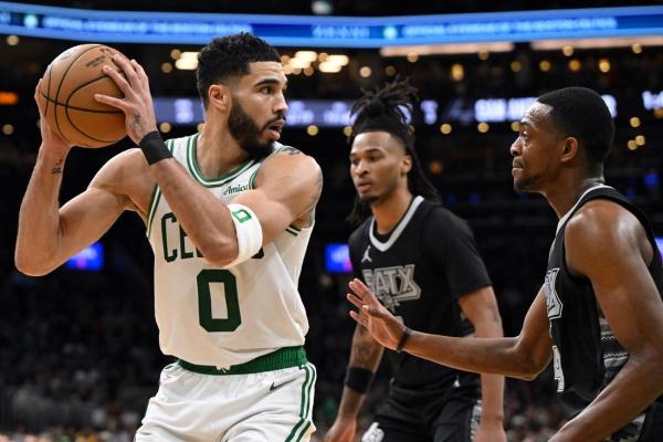 Jayson Tatum, Kristaps Porzingis push Celtics past Spurs