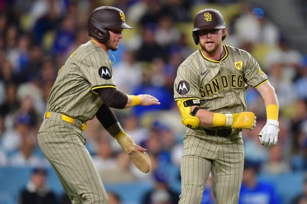 Game-ending triple play lifts Padres over Dodgers, into playoffs thumbnail