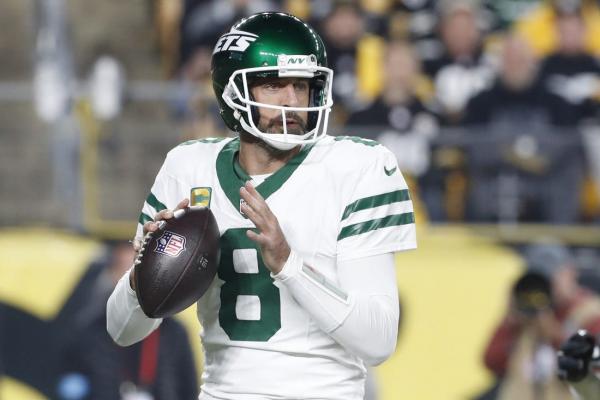 Jets’ Aaron Rodgers nursing ailing hamstring among other injuries