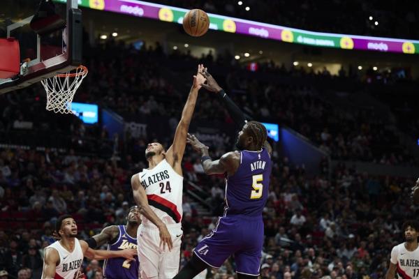 Lakers, minus mainstays, surge past Trail Blazers