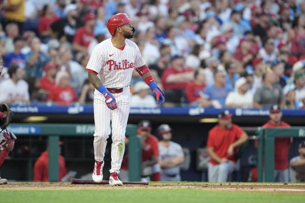 Phillies erupt for 5 runs in fourth inning, hold off Nationals