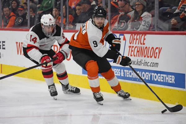 Quick two-goal flurry sparks Flyers in win over Devils