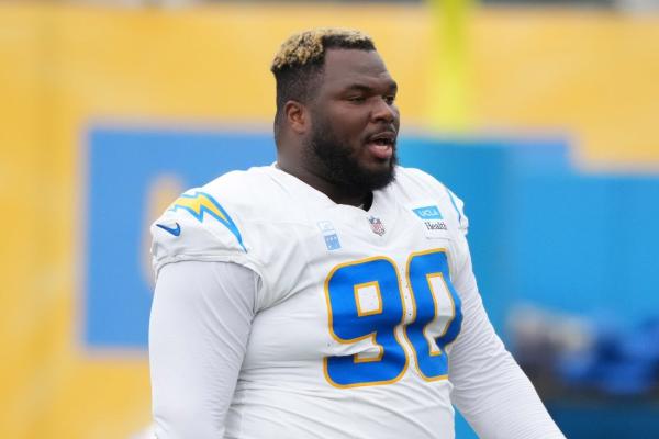 Report: NFL fines Chargers DT Teair Tart for slap