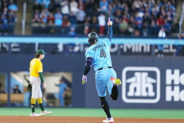 Jays win fourth staight, keep A’s reeling