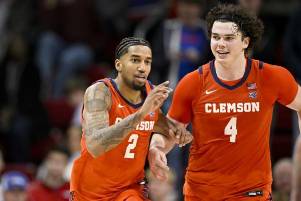 No. 13 Clemson clobbers Notre Dame for 5th straight win