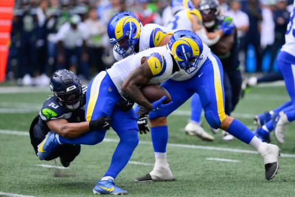 Report: Seahawks to put LB Uchenna Nwosu (thigh) on IR thumbnail