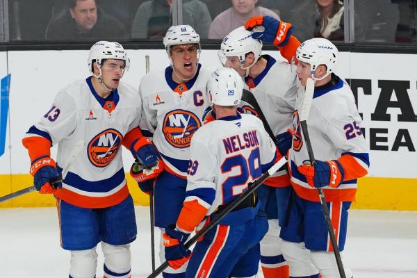 Ilya Sorokin posts 20th career shutout as Islanders blank Knights