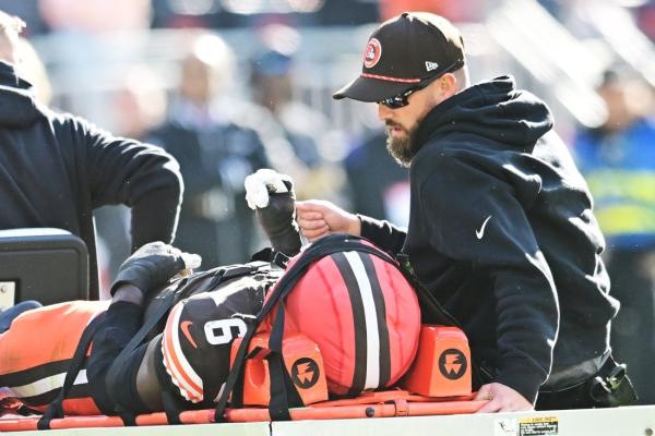 Browns LB Jeremiah Owusu-Koramoah (neck) out for season