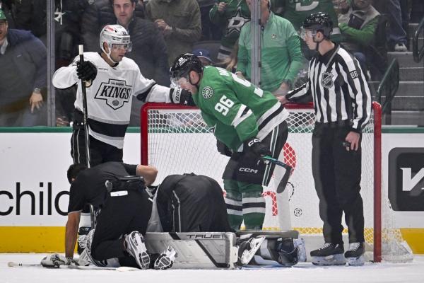 Kings G Darcy Kuemper placed on IR after blow to head