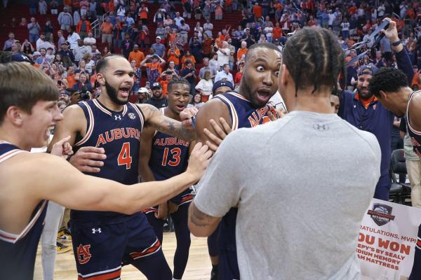 Kansas remains No. 1; Auburn vaults into Top 5