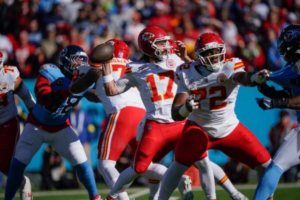Chiefs starting QB Gardner Minshew out with knee injury