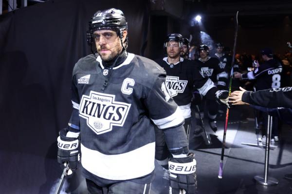 Kings notch third straight win with 5-2 victory over Senators