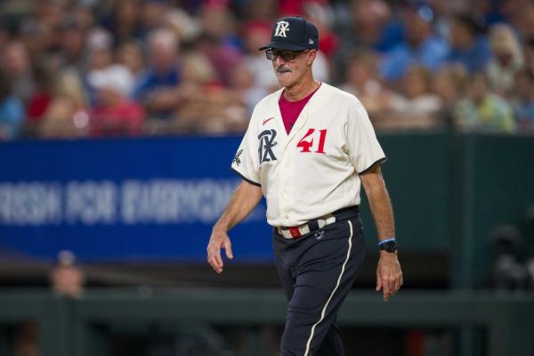 Pitching coach Mike Maddux leaving Rangers for Angels