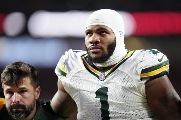Packers’ Micah Parsons suffers non-contact knee injury vs. Broncos