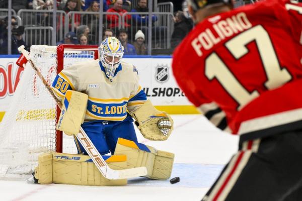 Blues defeat Blackhawks after 10-round shootout