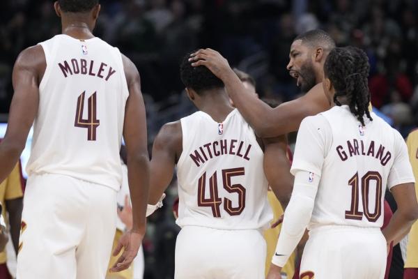 Cavaliers nip Bucks on Donovan Mitchell's last-second jumper to improve to 7-0 thumbnail