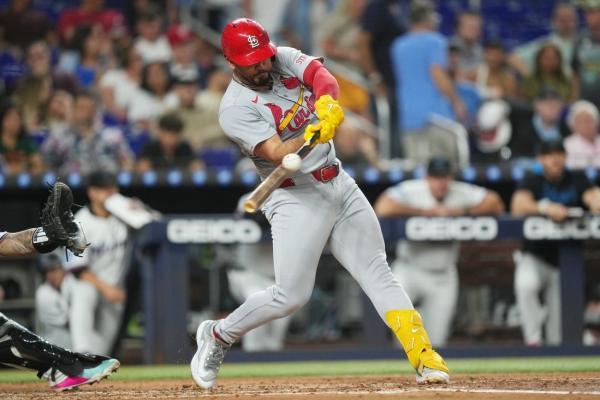 Cards stack up 11 singles to sink Marlins