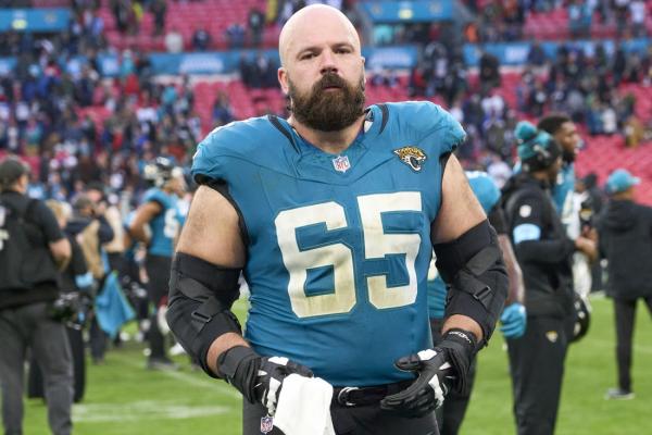 Mitch Morse, longtime NFL center, retires