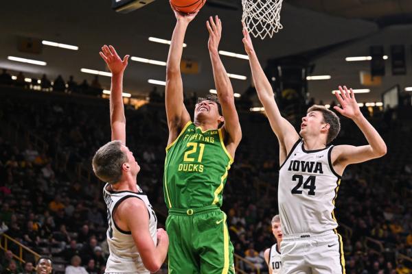 Nate Bittle’s last-second swat seals Oregon’s win over Iowa