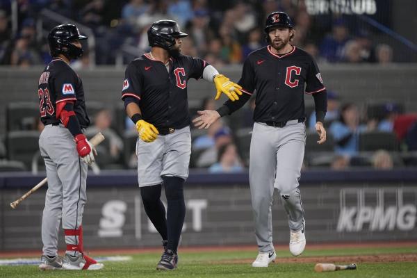 Gabriel Arias, Guardians stave off Blue Jays