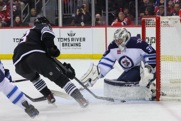 Nikolaj Ehlers, surging Jets blow out Devils