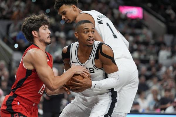 Spurs hold off late Rockets rally to get first win thumbnail