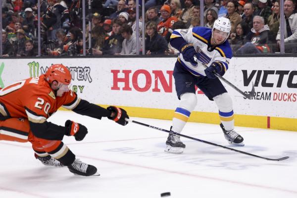 Brayden Schenn’s two-goal night guides Blues past Ducks