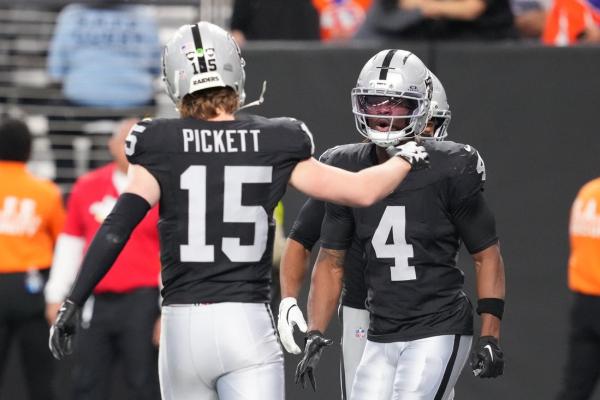 Raiders QB Kenny Pickett could start with Geno Smith hurting