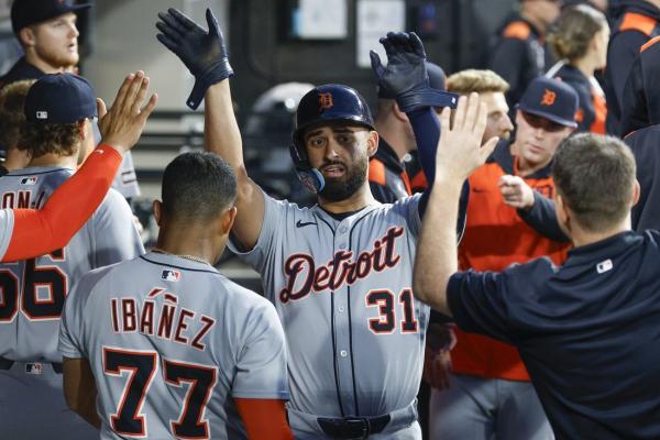 Tigers give up 4-run lead, rebound to sink White Sox