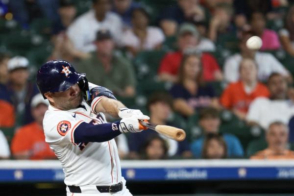 Astros display power in routing Nationals