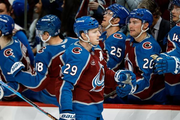 Avalanche can sweep 6-game homestand with win over Blackhawks