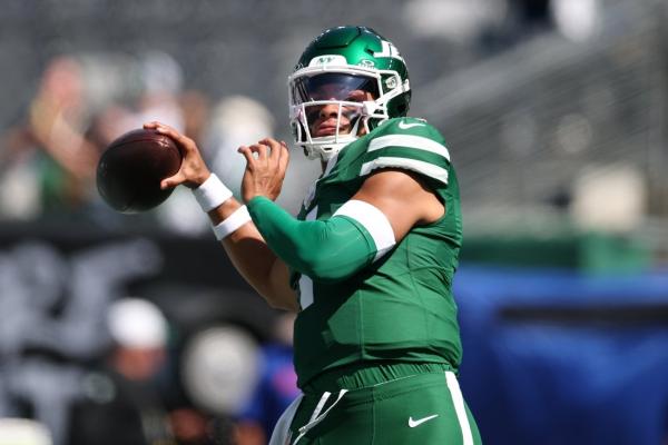Jets QB Justin Fields clears protocol, to start Monday at Miami