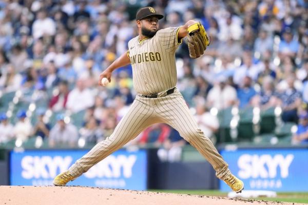 Five Padres pitchers blank Brewers, 2-0