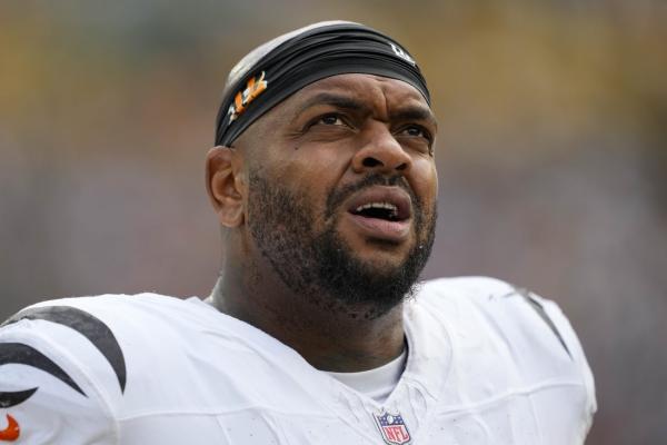 Chiefs bring back DL Mike Pennel