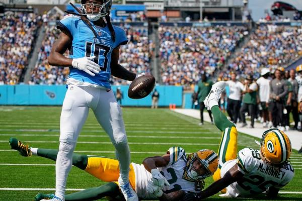 Report: Chiefs acquiring WR DeAndre Hopkins from Titans thumbnail