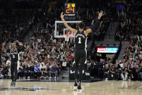 Spurs aim to extend Clippers' struggles in new arena thumbnail