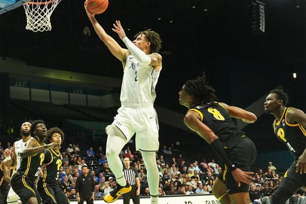 UCF carries 8-game win streak into meeting with FGCU