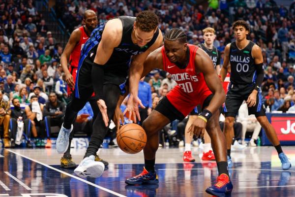 Third-quarter surge sparks Mavericks over Rockets